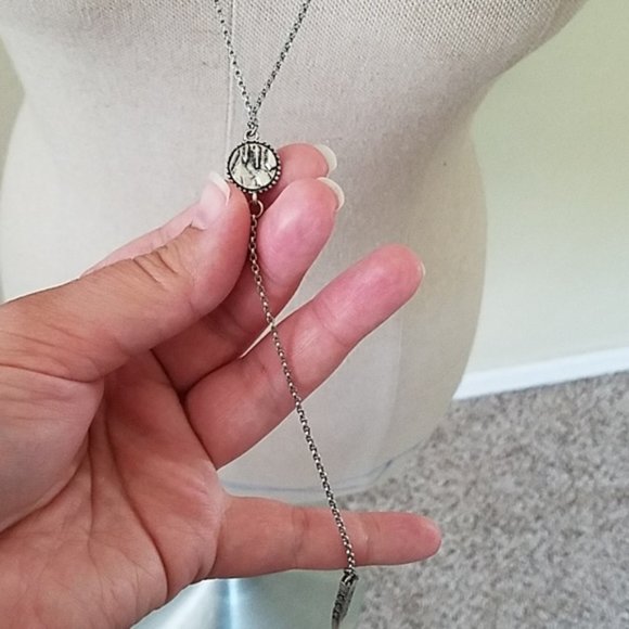 Green Crystal & Silver Necklace - Picture 3 of 7